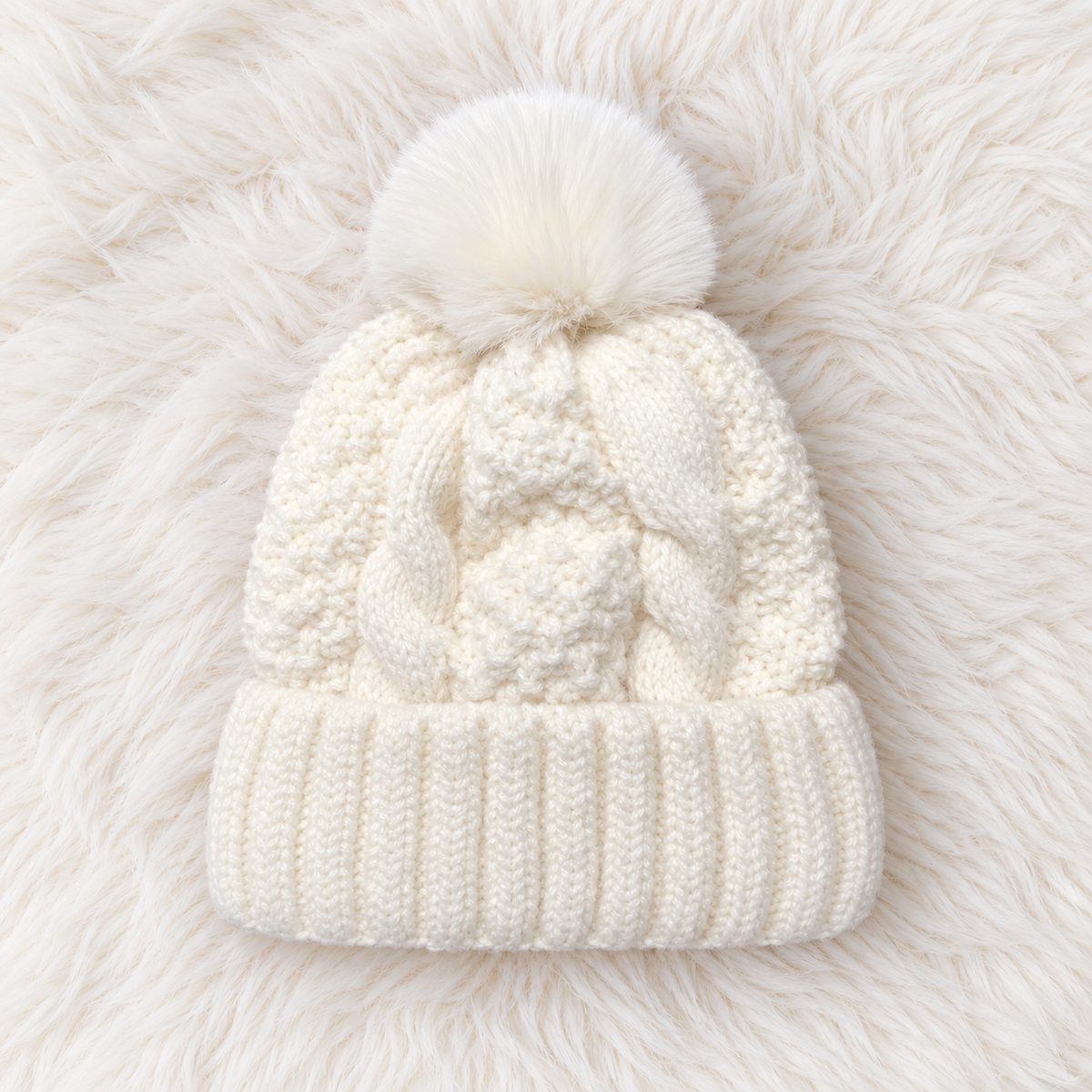 Bonnet d'hiver en tricot torsadé avec pompon en fourrure
