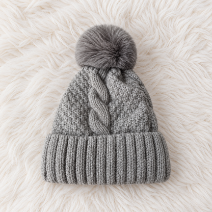 Bonnet d'hiver en tricot torsadé avec pompon en fourrure